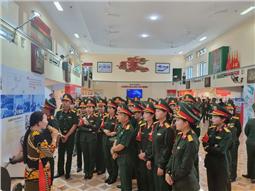 Khối nữ sĩ quan quân y tham quan, học tập truyền thống các di tích lịch sử tại TP Hồ Chí Minh
